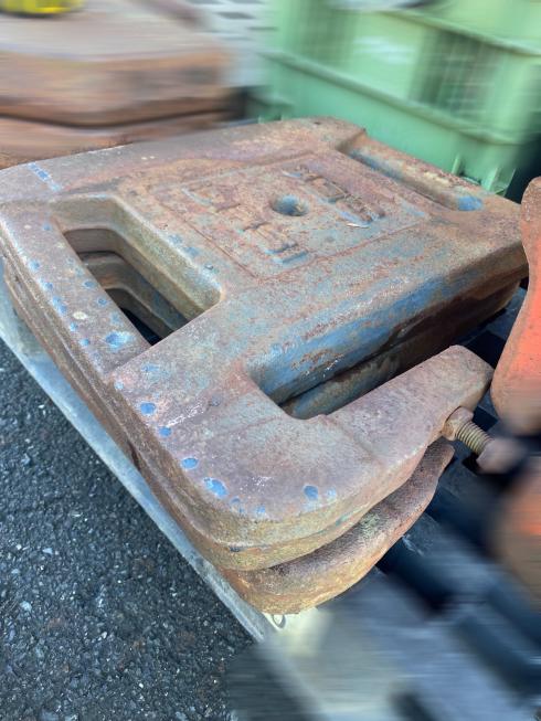 トラクター用ウエイト 1個35kg 写真８