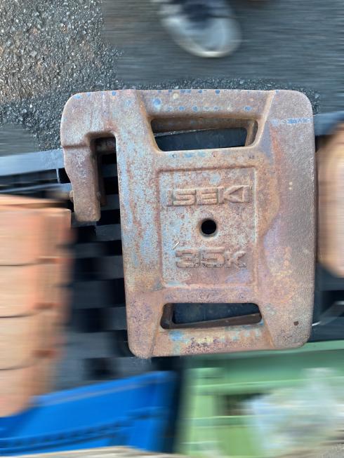 イセキ トラクター用ウエイト 写真
