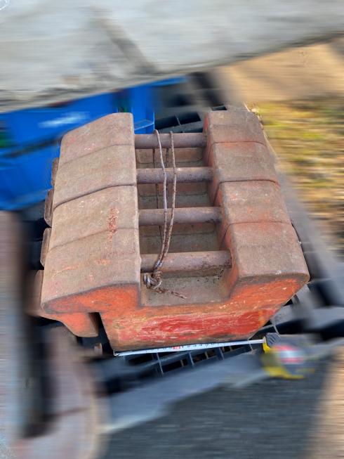 トラクター用ウエイト 1個52kg 写真３