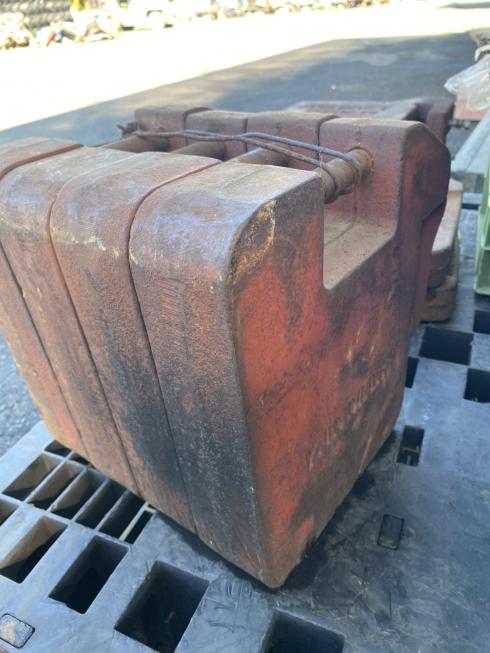トラクター用ウエイト 1個52kg 写真４