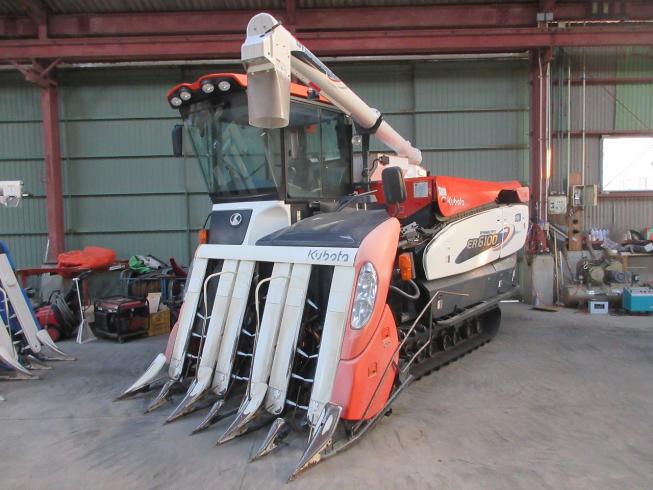 クボタ コンバイン 写真