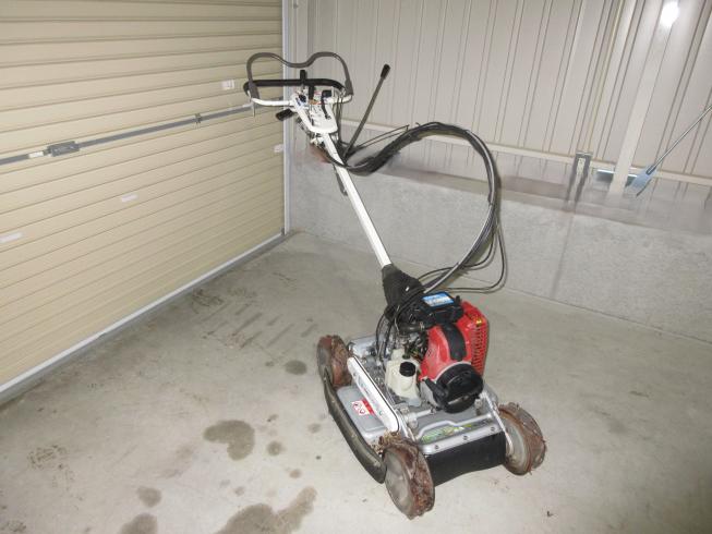 イセキ スパイダーモア 写真