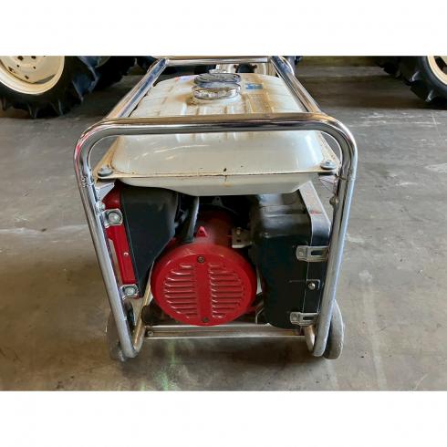 発電機 EM2800 写真４