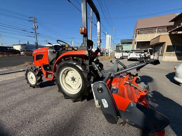 トラクター B17X 写真４