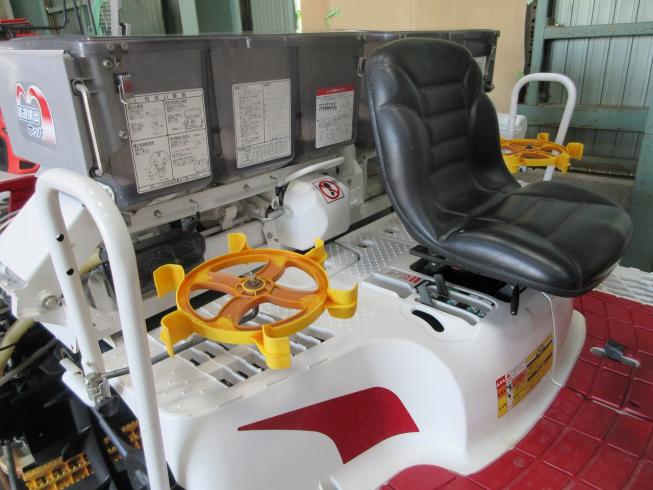 田植機 YR6D 写真８