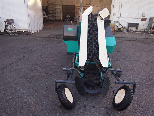 ネギ収穫機 HG100 写真５