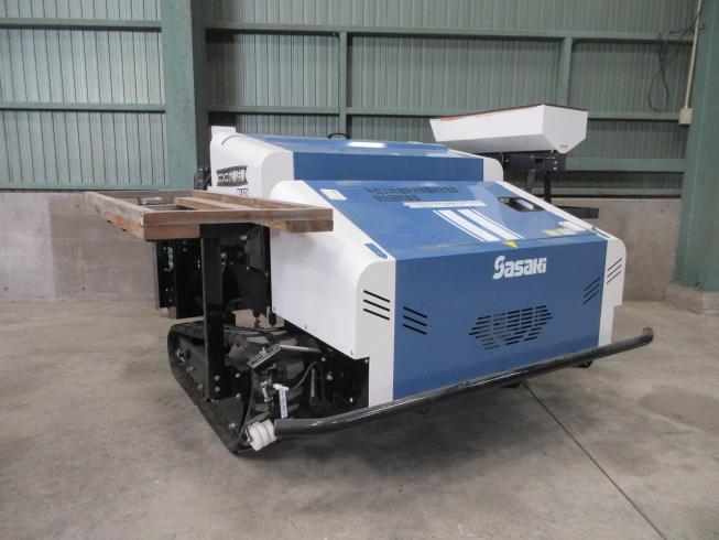 ササキ 乗用型にんにく移植機 写真