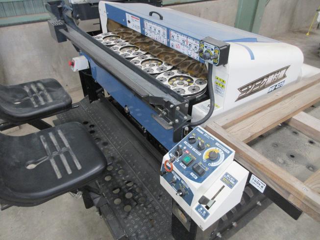 乗用型にんにく移植機 NU425 写真７