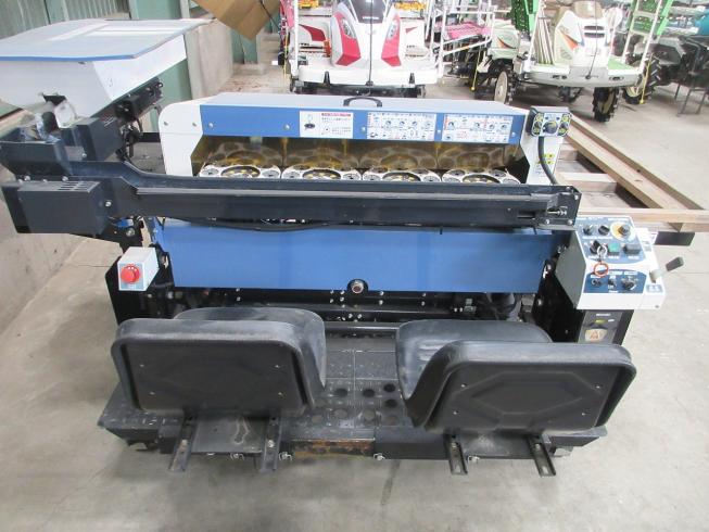 乗用型にんにく移植機 NU425 写真６