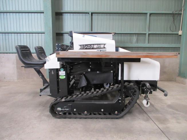 乗用型にんにく移植機 NU425 写真４