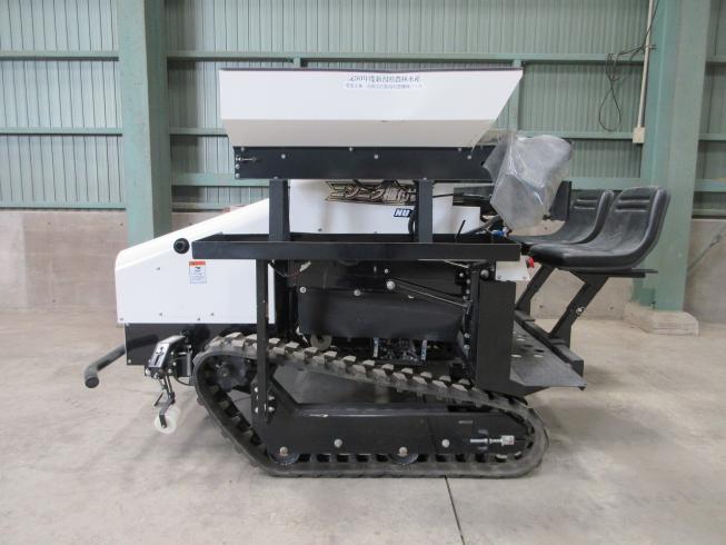 乗用型にんにく移植機 NU425 写真３