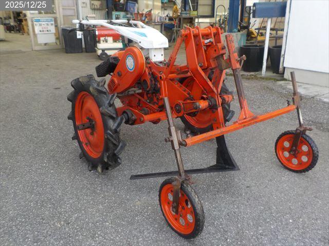 マメトラ 振動掘取機 写真