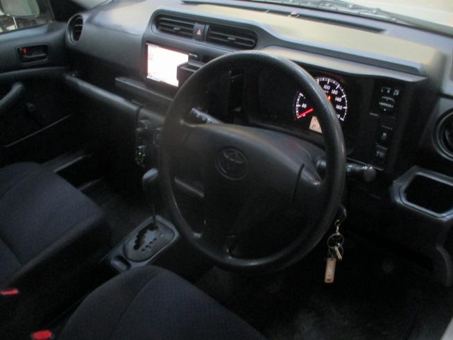 自家用小型貨物車 サクシード 写真５