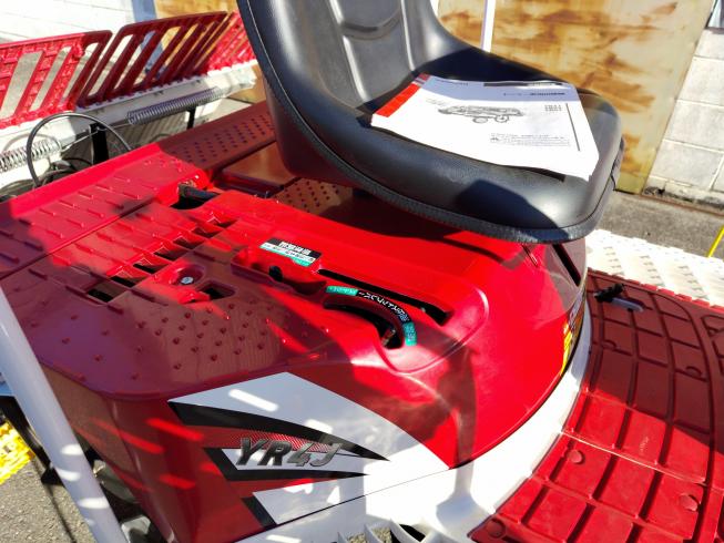 田植機 YR4J 写真３