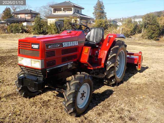 シバウラ トラクター 写真