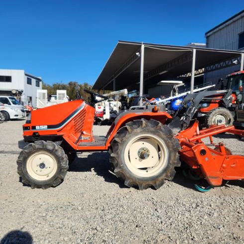 トラクター B52 写真４