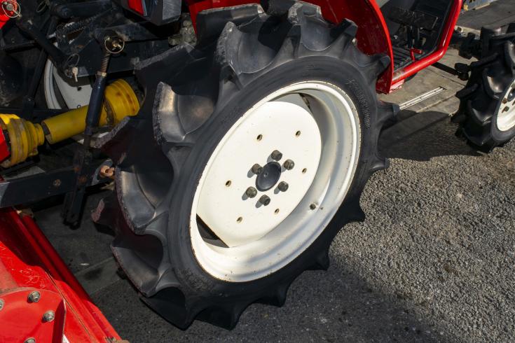 トラクター F-180  写真３