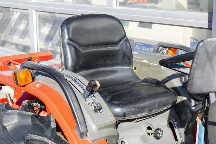 トラクター F-180  写真４