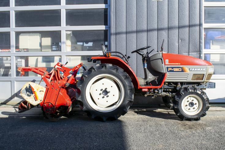 トラクター F-180  写真２