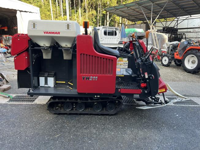 コンバイン YH211 写真４