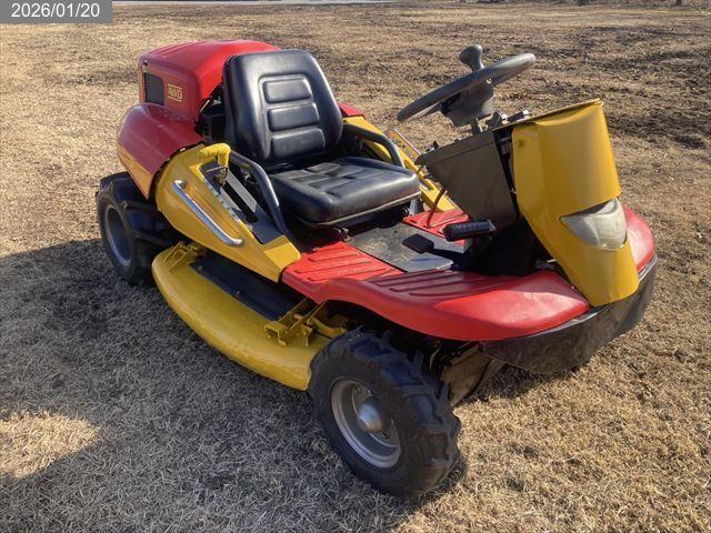 チクスイ 乗用草刈機 写真