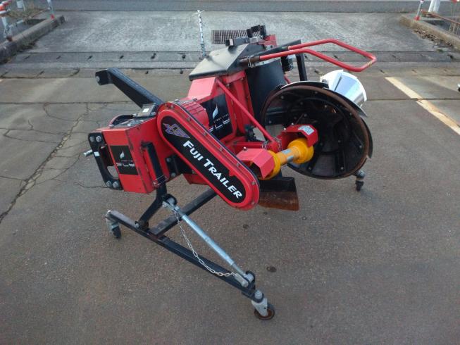 富士トレーラー 畦塗機 写真