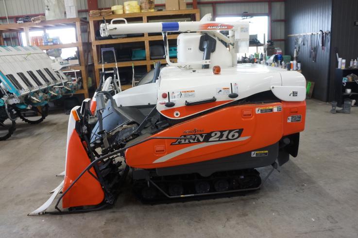 コンバイン ARN216 写真４