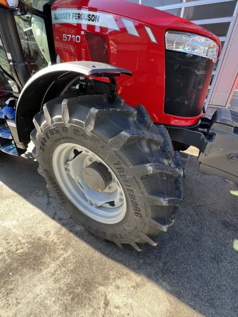 トラクター MF5710C 写真６