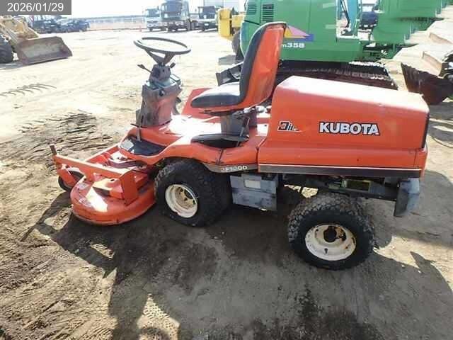 クボタ 乗用草刈機 写真