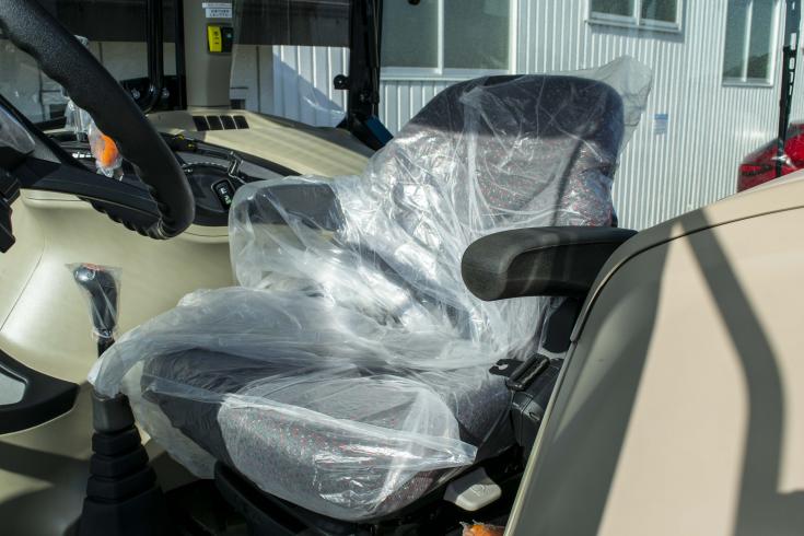 トラクター MF5710C 写真４