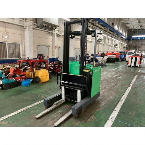 トヨタ フォークリフト 写真