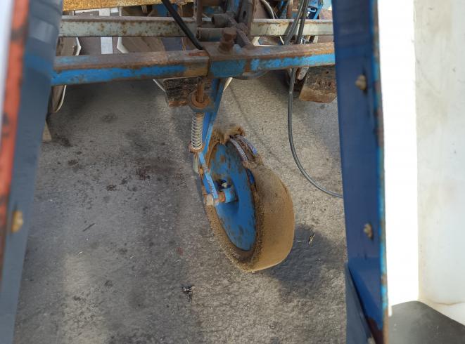 自動土入れ全面マルチ SMF-6 写真５