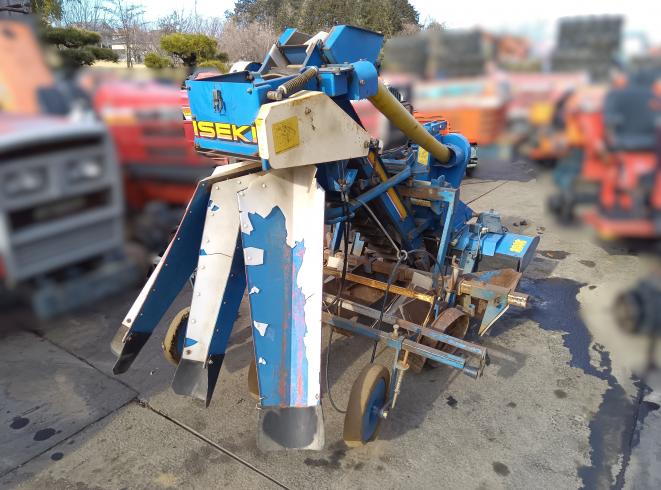 イセキ 自動土入れ全面マルチ 写真