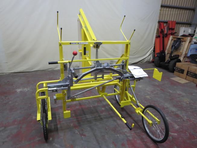 みのる トンネル支柱打込機 写真