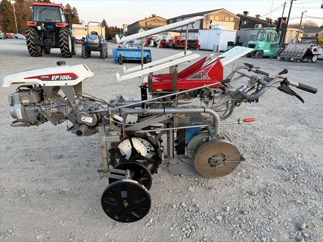 野菜移植機 OP-100 写真２