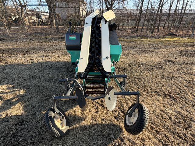 ねぎ収穫機 HG100 写真５