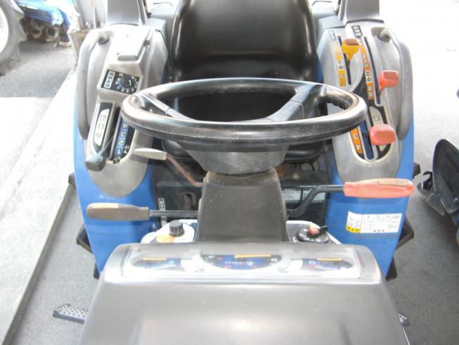 トラクター TH235-BA14VD 　クイックヒッチ仕様 写真２