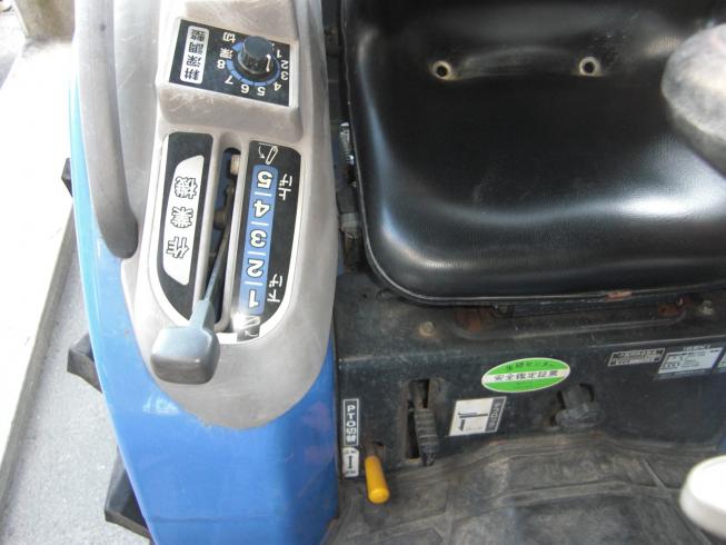 トラクター TH235-BA14VD 　クイックヒッチ仕様 写真３