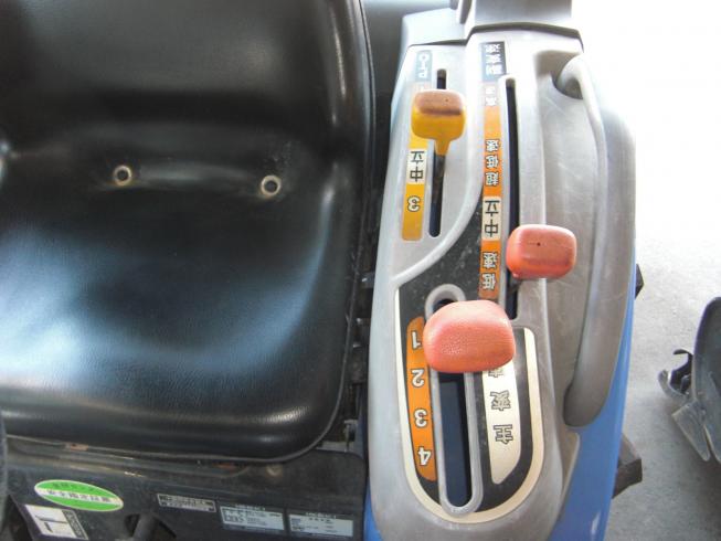 トラクター TH235-BA14VD 　クイックヒッチ仕様 写真４