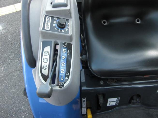 トラクター TH205-QA14VD   フル装備　！　ハンドル切るだけIQターンでらくらく作業　！ 写真３