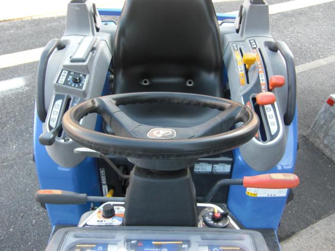 トラクター TH205-QA14VD   フル装備　！　ハンドル切るだけIQターンでらくらく作業　！ 写真２