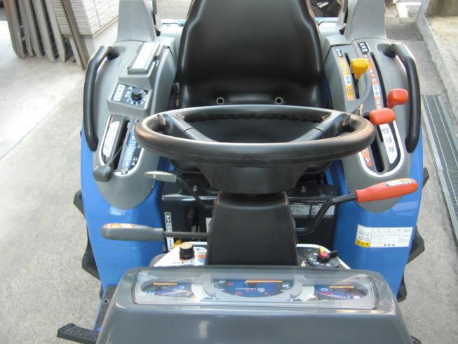 トラクター TH235-QA15VD 　フル装備　！　IQターンでらくらく作業　！ 写真２
