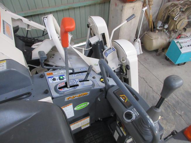 コンバイン HVB211-KHWC 写真８