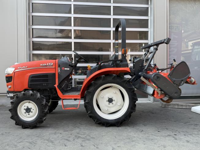 トラクター NB21SPMARF4 写真３