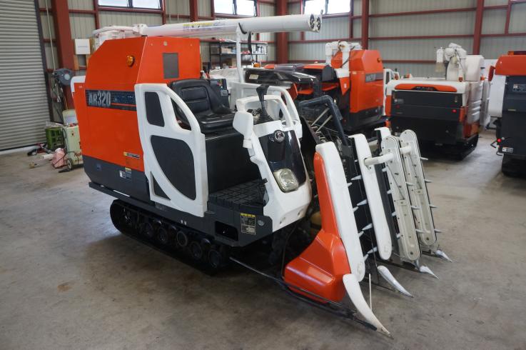 クボタ コンバイン 写真