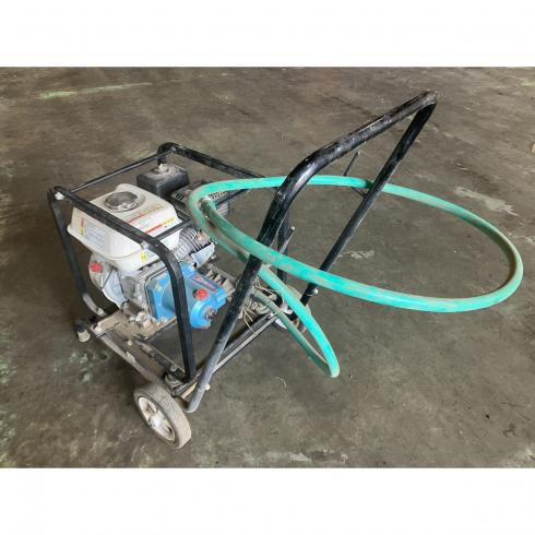 エンジン式高圧洗浄機 TSW12H 写真３