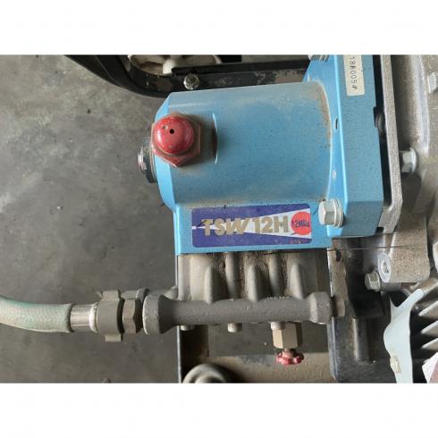 エンジン式高圧洗浄機 TSW12H 写真９