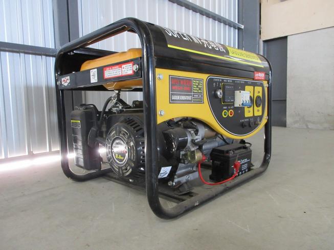 発電機 MVGH-0802 写真２