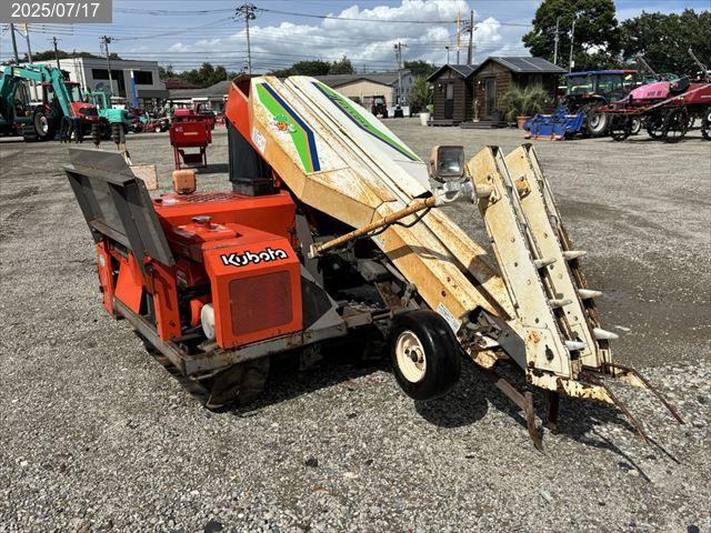 クボタ ハーベスター 写真