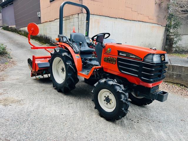 クボタ トラクター 写真